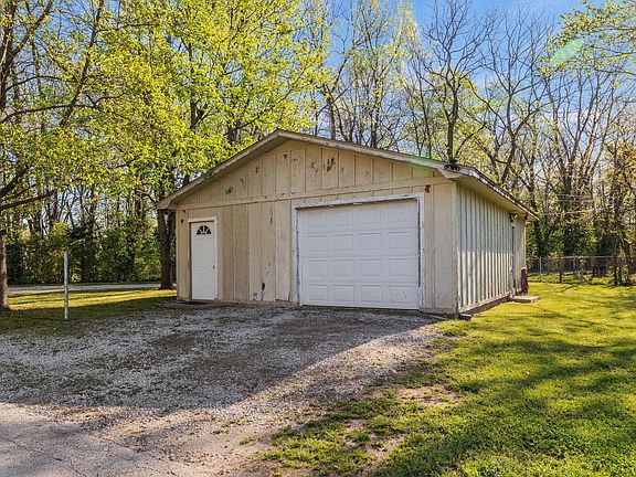 5th image of 2829 E Monroe Circle