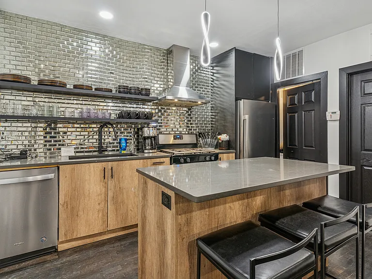 1363 W Crystal St #1RF — Photo 11