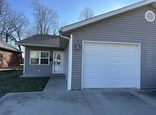 805 W Chestnut St #A, Marion, IL 62959