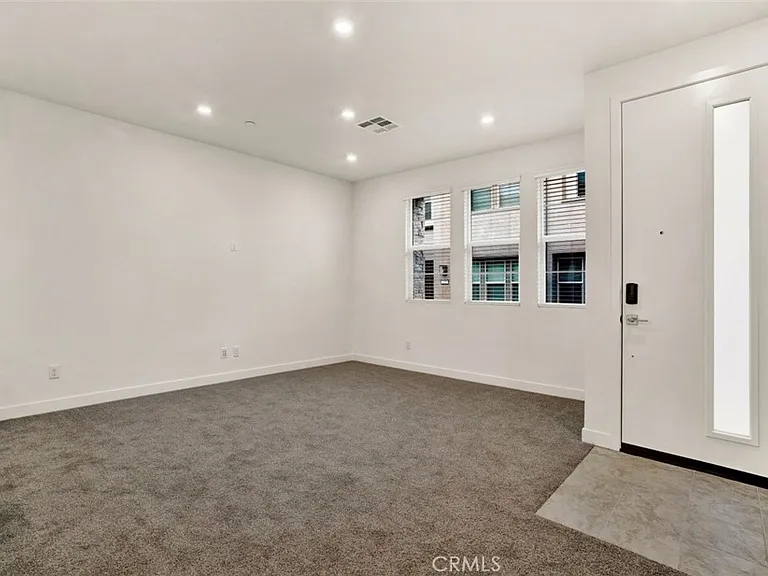 325 Hazel Rancho — Photo 8