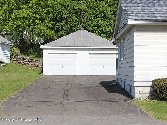 4th image of 974 Lakeland Dr