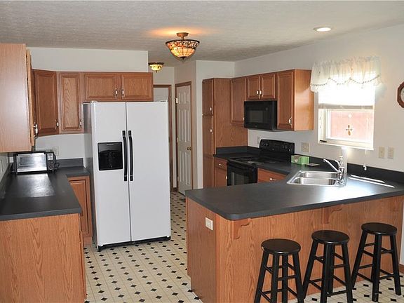 3rd image of 304 Lambert Dr