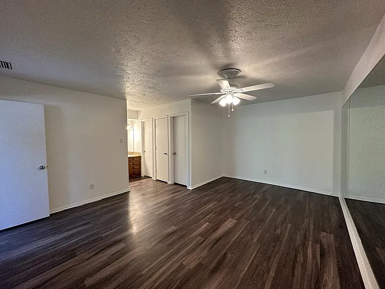 2818 Golfing Green Dr — Photo 12