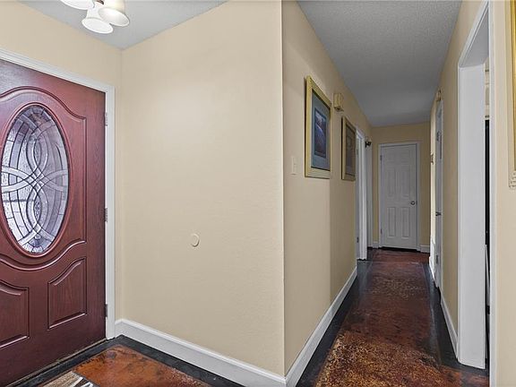 5th image of 9262 Sandy Creek Ct