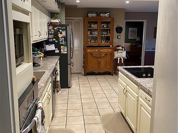 5th image of 254 Hickory Dr