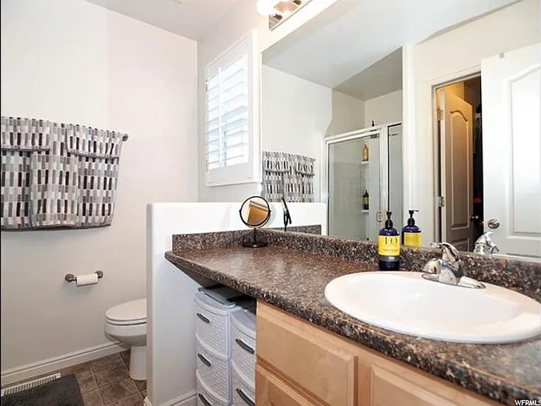 181 W Carrick Dr — Photo 14
