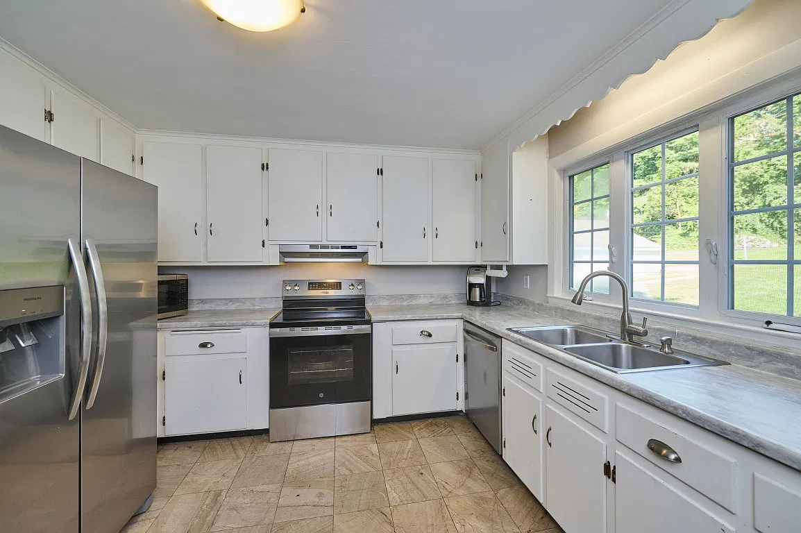 4 bed, 1657 sqft, $4,200 — Photo 3