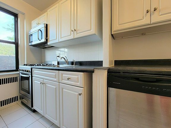 3rd image of 4915 Skillman Ave APT 3B
