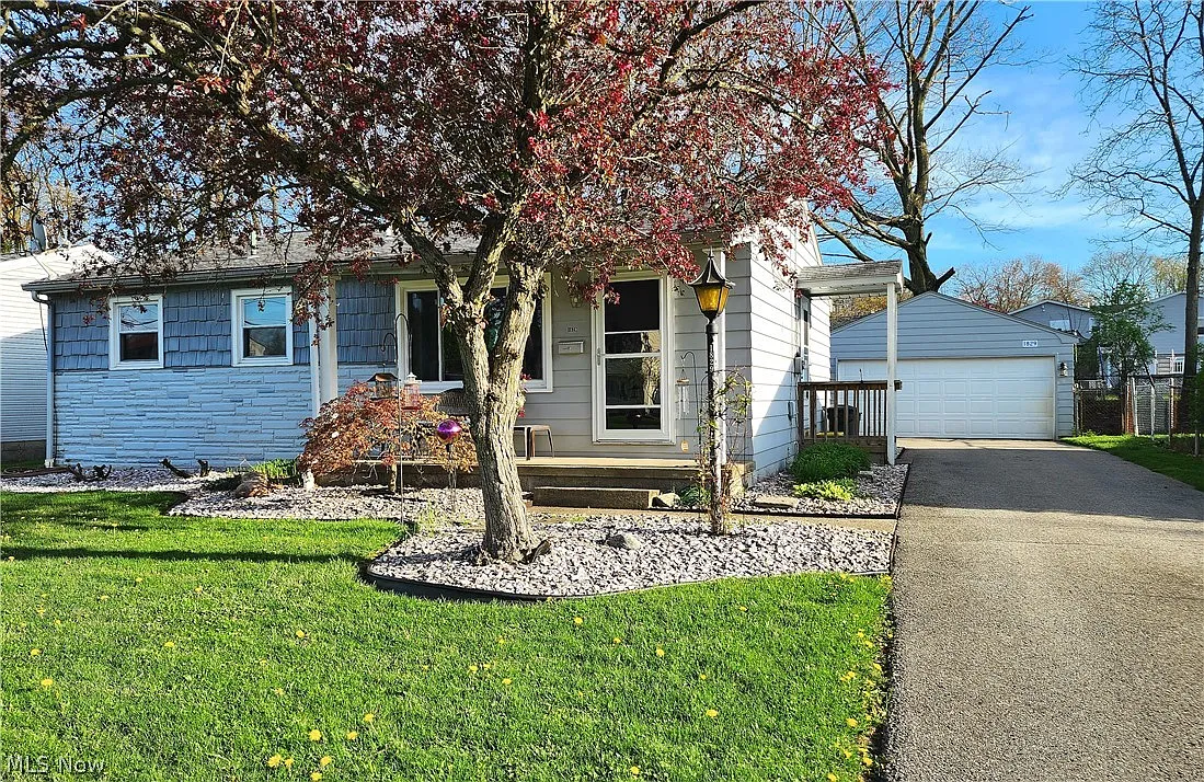 1829 Lemont Dr photo 1