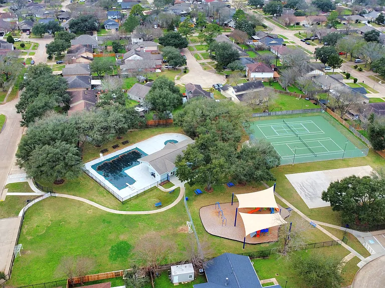 Falcon Meadow Dr — Photo 22