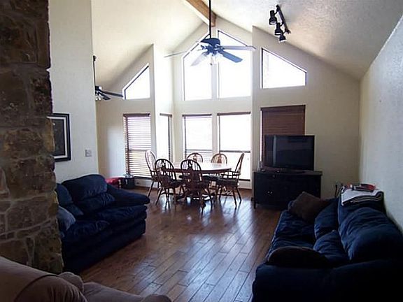 4th image of 235 Oyster Bay