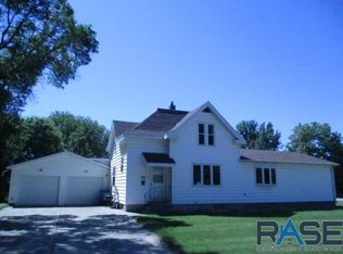 417 N Olive Ave, Madison, SD 57042