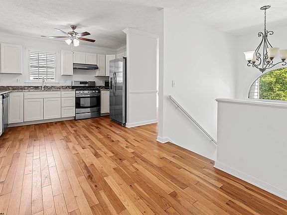 5th image of 2062 Pinecrest Dr