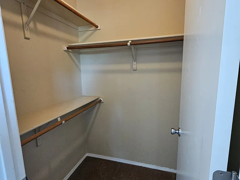 526 Longfellow Ln — Photo 8