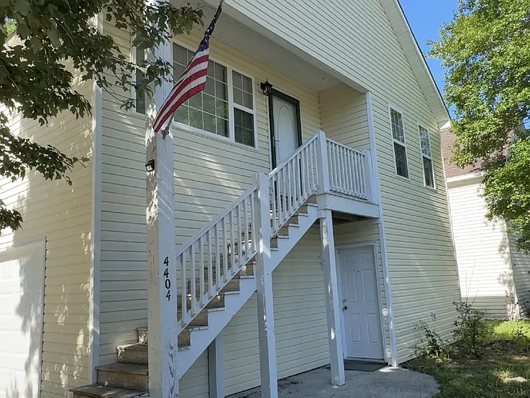 4404 McClelland Dr — Photo 1
