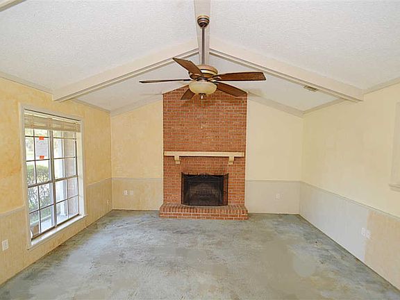 2nd image of 648 Bruin Ave