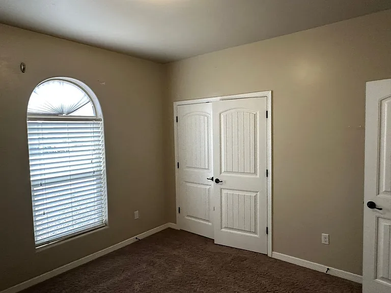 1815 Amber Dr — Photo 12