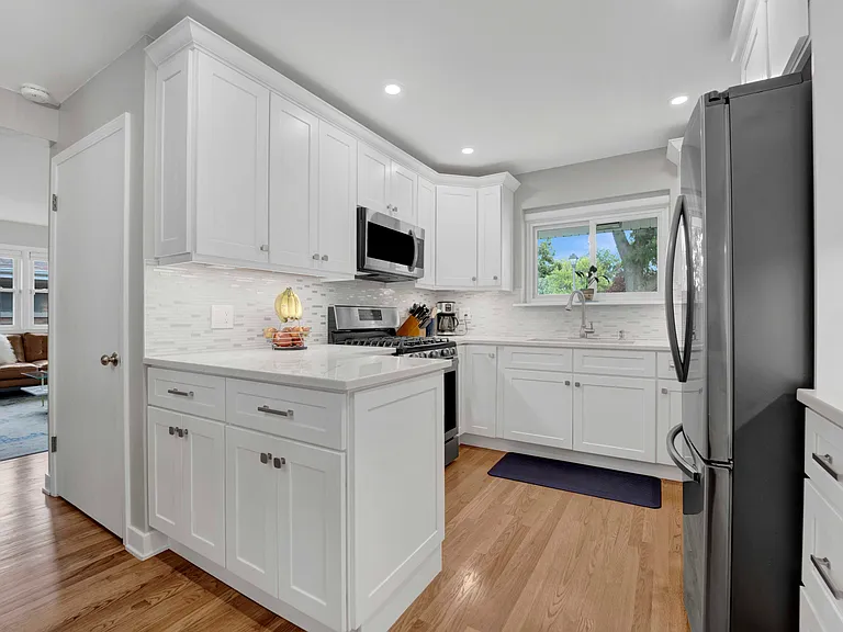 778 S Linden Ave — Photo 9