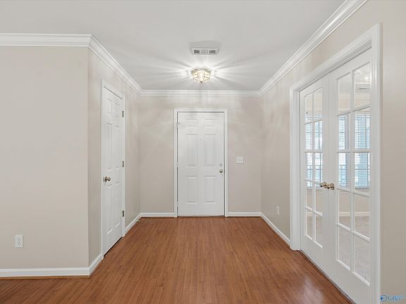 4th image of 218 Amber Ln