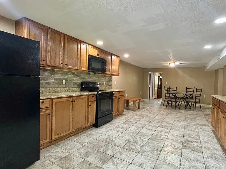 626 W Main St #2 — Photo 2