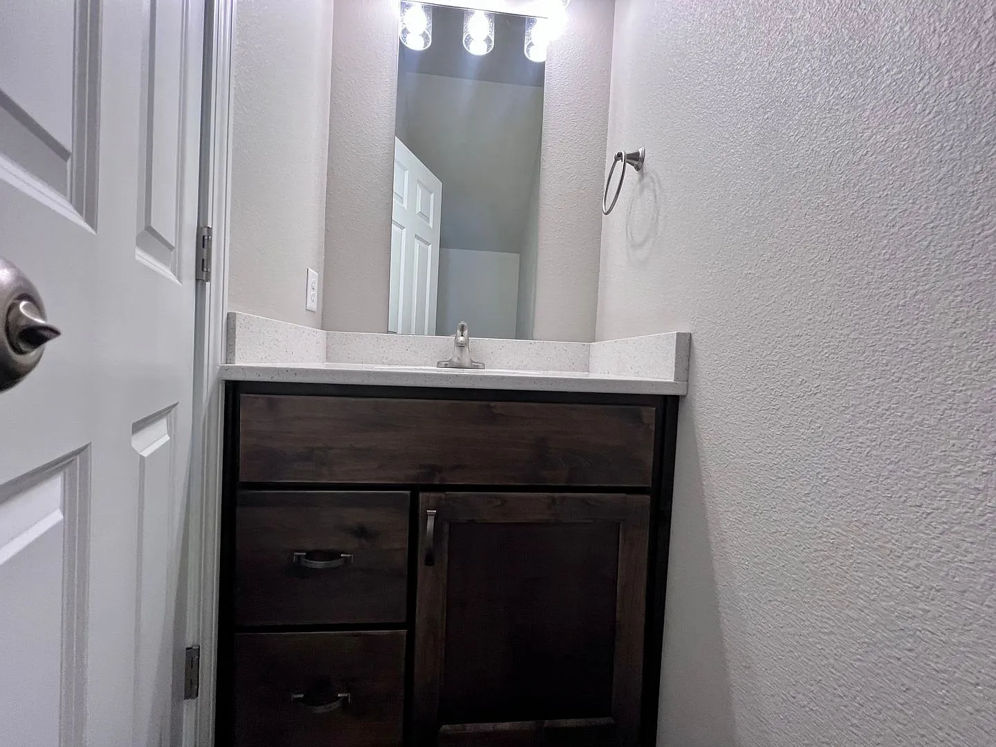2-bedroom Townhome near Legacy High School! — Photo 4