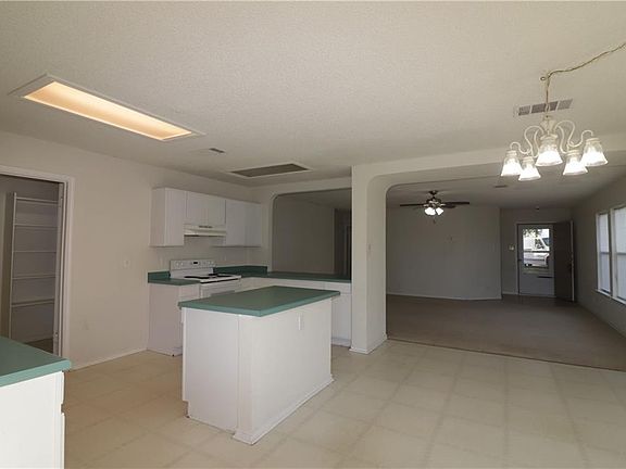 4th image of 3606 Meadow Park Dr