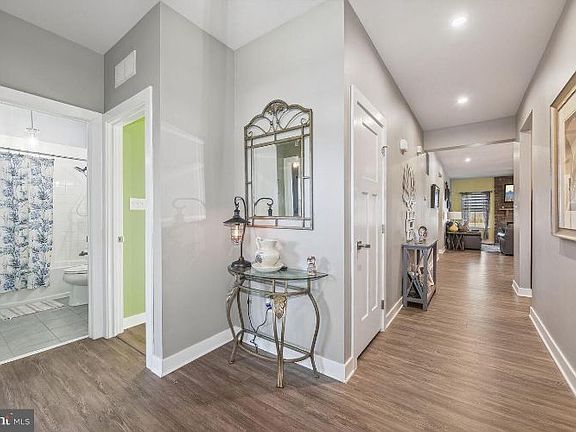 3rd image of 30 Oak Ln