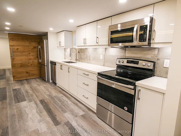 371 Saint Clarens Ave #BASEMENT — Photo 9
