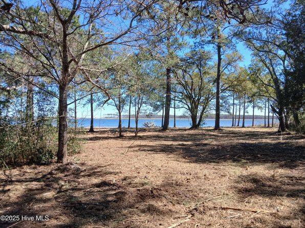 1 Live Oak Drive, Bayboro, NC 28515