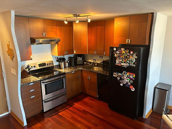2nd image of 555 W Cornelia Ave APT 1807