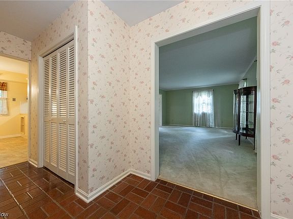 3rd image of 651 Deerwood Dr