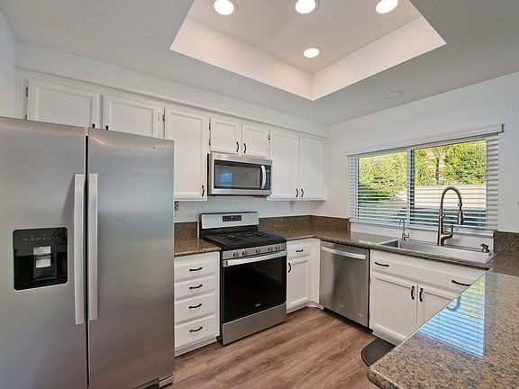 4th image of 23981 Bennington Dr