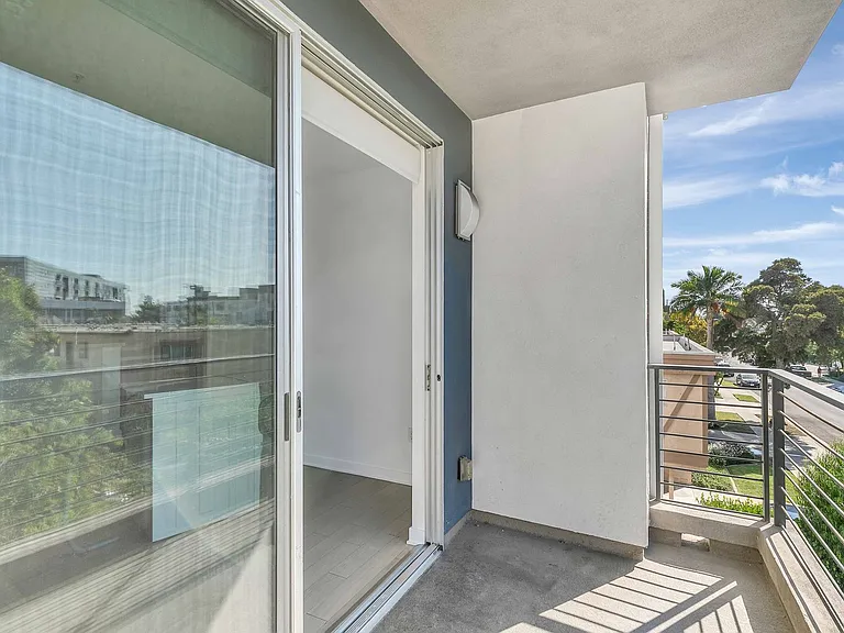 11900 Courtleigh Dr — Photo 30