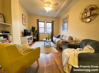 418 Hanover St #3M, Boston, MA 02113