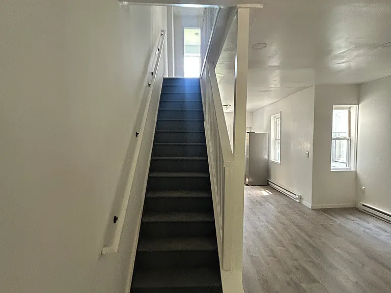 202 Carlisle St — Photo 5