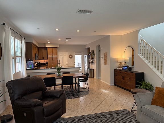 2nd image of 752 Nile River Dr