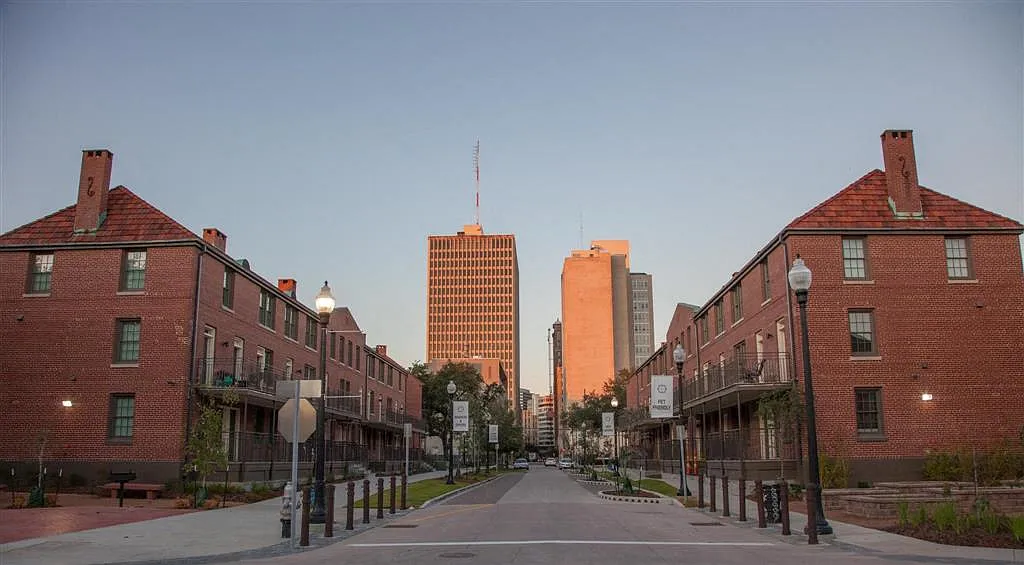 Bienville Basin Apartments — Photo 1