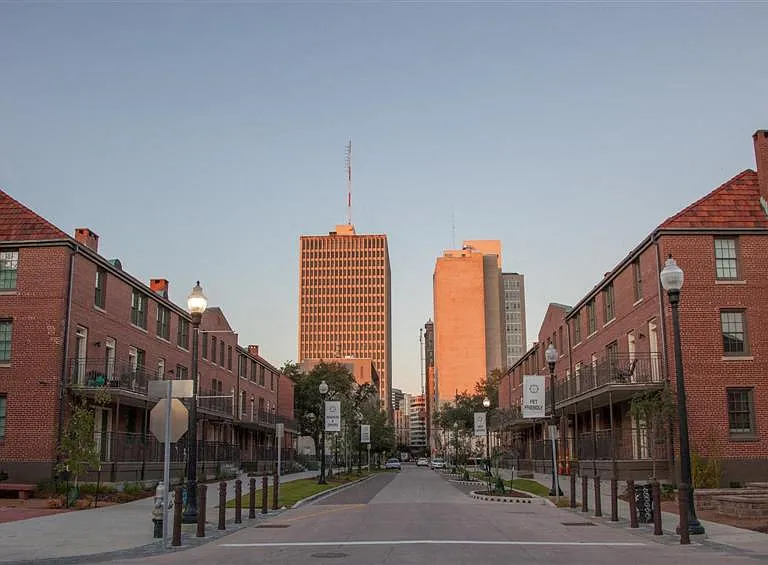 Bienville Basin Apartments — Photo 1