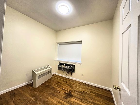 5th image of 2582 37th St #1A