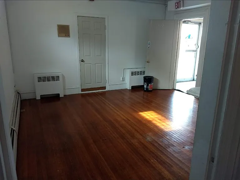 574 Main St #1R — Photo 6