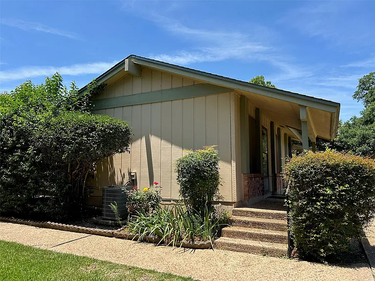 9509 Blue Creek Ln — Photo 28
