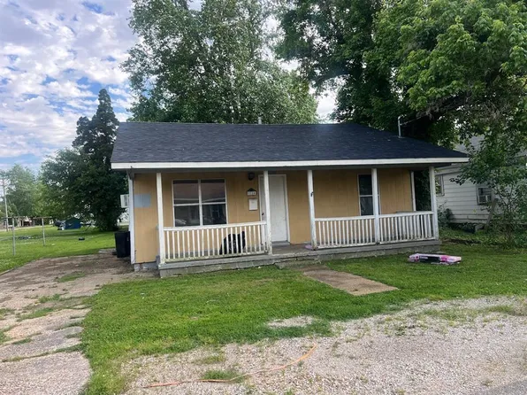 1114 Maple St, Dexter, MO 63841