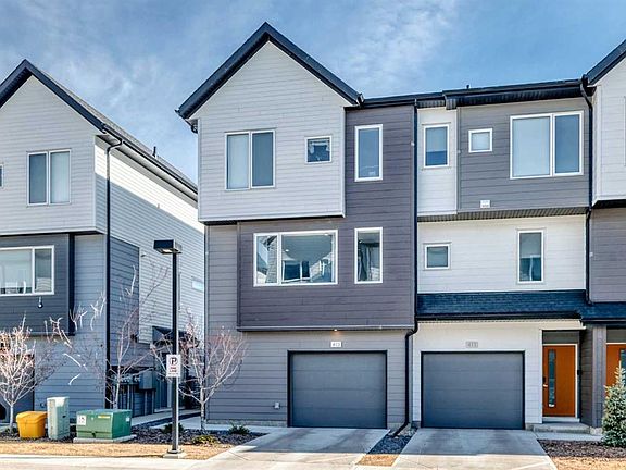 3rd image of 413 E Skyview Ranch Cir NE