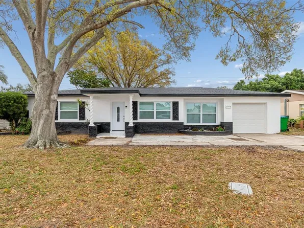 5948 51st Ave N, Kenneth City, FL 33709