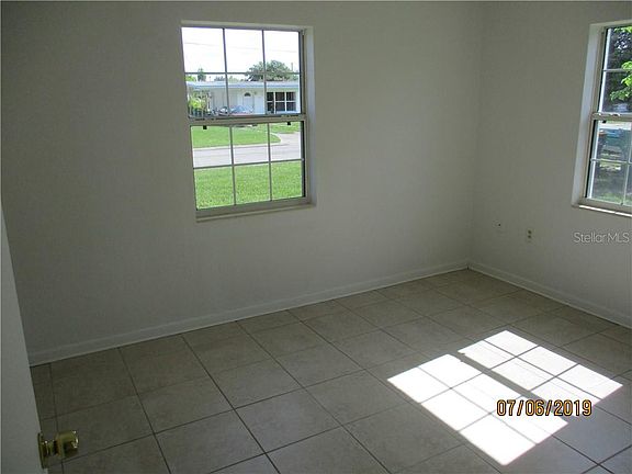 3rd image of 120 Poinsettia Cir