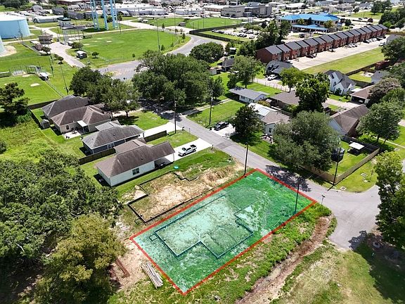 4th image of 4201 Alma Ln