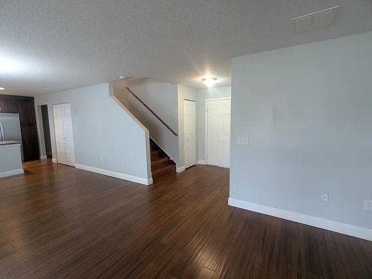 1628 Strathmore Cir — Photo 17