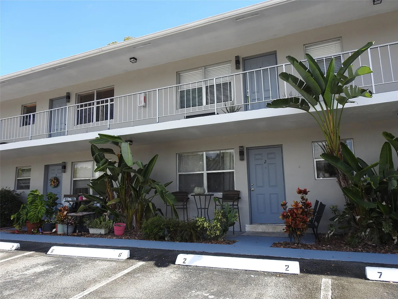 16 bed, 8.0 bath, 5505 sqft, $1,750 — Photo 2