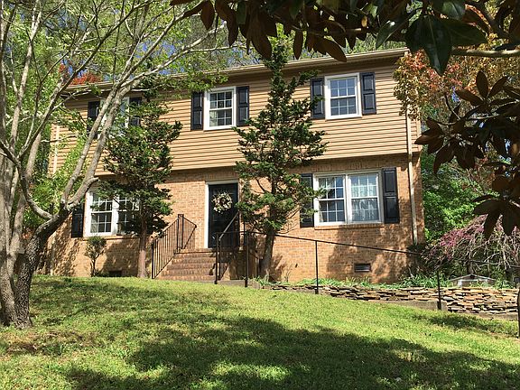 2nd image of 109 Patrick Henry Dr