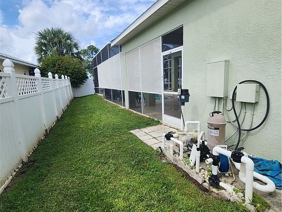 3rd image of 1058 Jonquil St